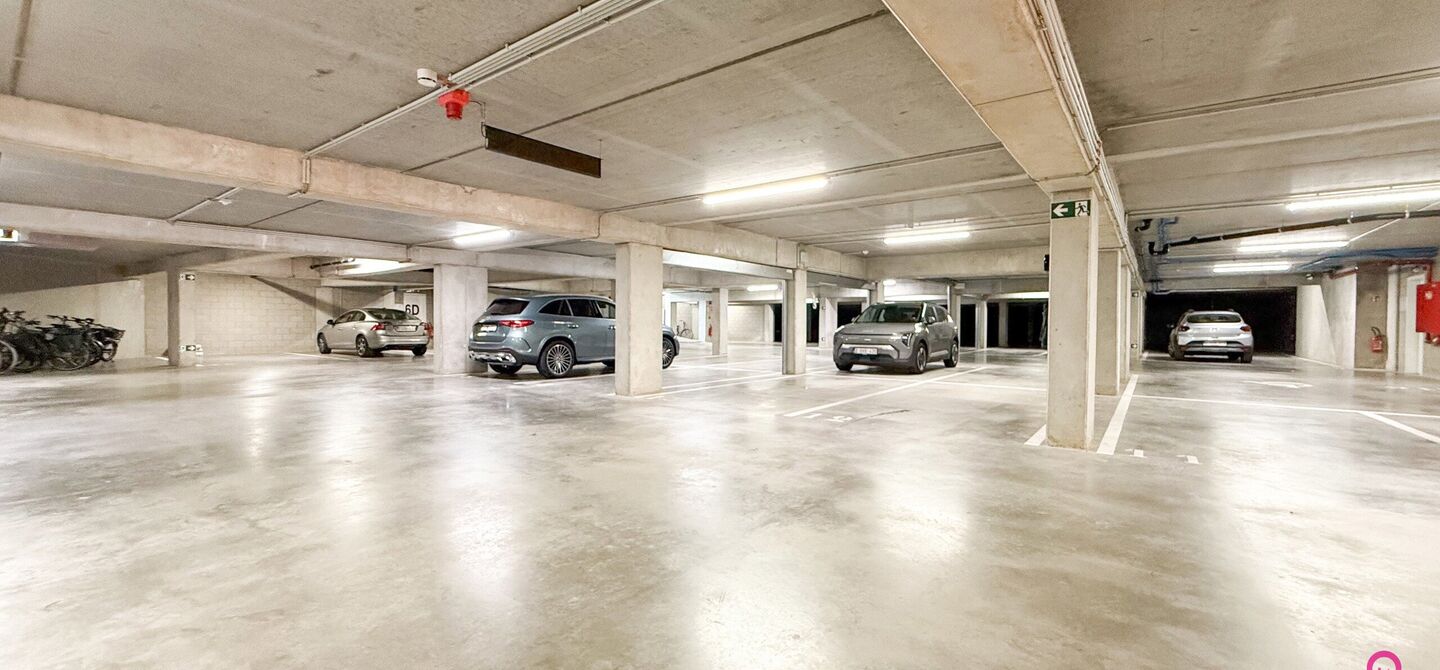 Bij ImmoFusion 7/7 “open huis”: klik op onze 3D-TOUR.
Ervaar vastgoed alsof je er zelf doorloopt!

Welkom op de Blijkstraat 39/14 in het bruisende centrum van Beringen, waar comfort, luxe en ruimte samenkomen op het 6de verdiep van een recente residen