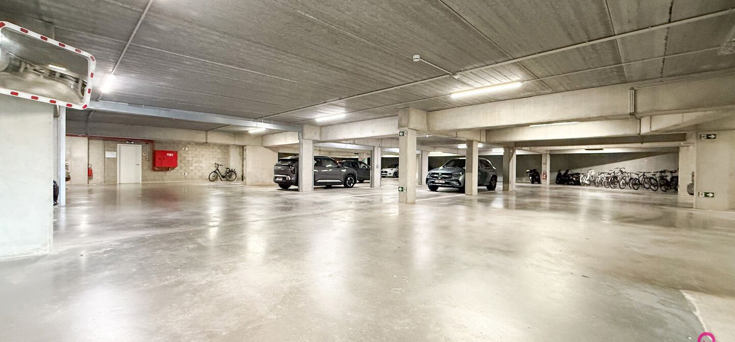 Bij ImmoFusion 7/7 “open huis”: klik op onze 3D-TOUR.
Ervaar vastgoed alsof je er zelf doorloopt!

Welkom op de Blijkstraat 39/14 in het bruisende centrum van Beringen, waar comfort, luxe en ruimte samenkomen op het 6de verdiep van een recente residen