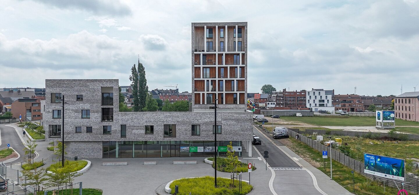 Bij ImmoFusion 7/7 “open huis”: klik op onze 3D-TOUR.
Ervaar vastgoed alsof je er zelf doorloopt!

Welkom op de Blijkstraat 39/14 in het bruisende centrum van Beringen, waar comfort, luxe en ruimte samenkomen op het 6de verdiep van een recente residen