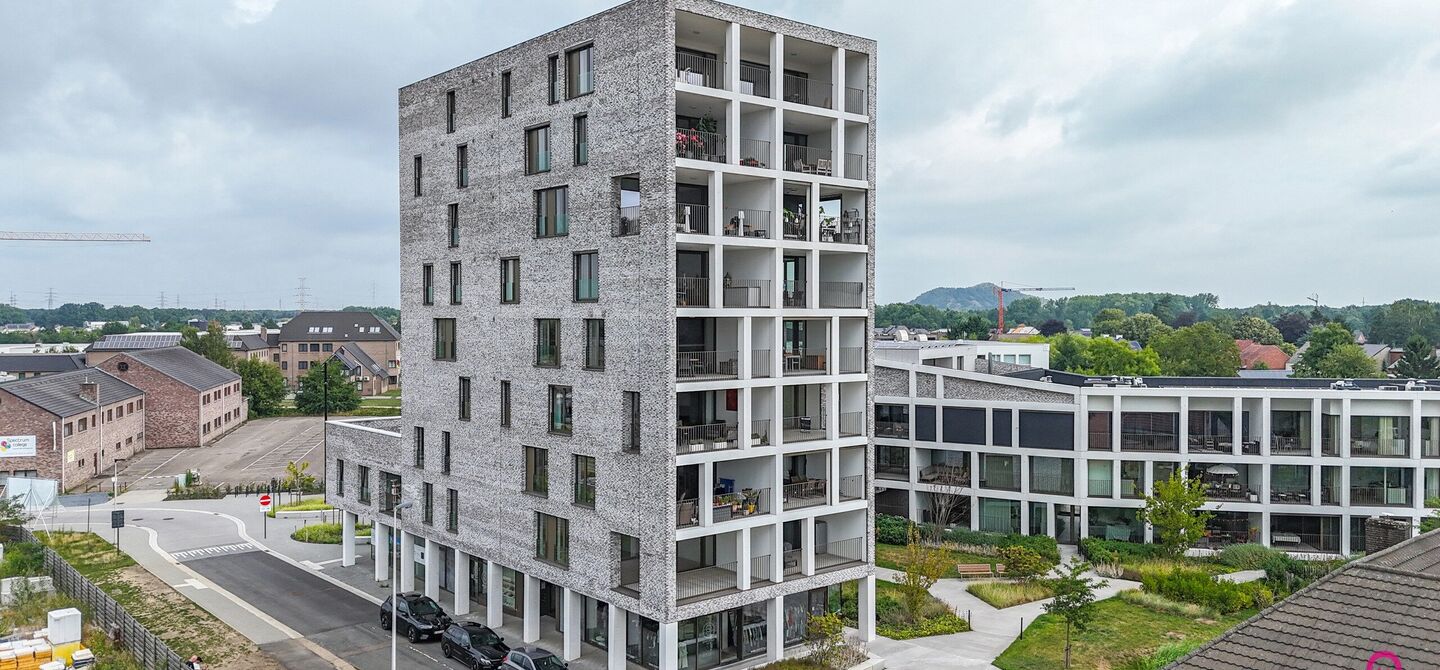 Bij ImmoFusion 7/7 “open huis”: klik op onze 3D-TOUR.
Ervaar vastgoed alsof je er zelf doorloopt!

Welkom op de Blijkstraat 39/14 in het bruisende centrum van Beringen, waar comfort, luxe en ruimte samenkomen op het 6de verdiep van een recente residen