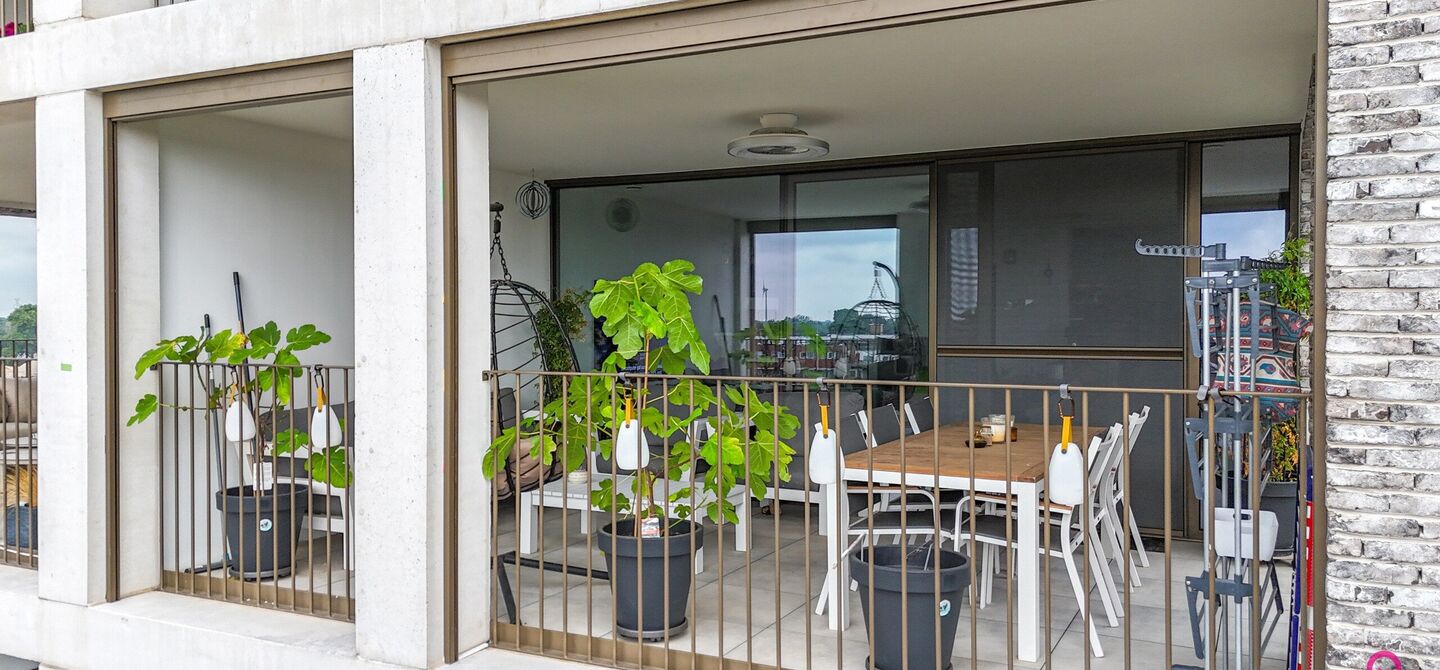 Bij ImmoFusion 7/7 “open huis”: klik op onze 3D-TOUR.
Ervaar vastgoed alsof je er zelf doorloopt!

Welkom op de Blijkstraat 39/14 in het bruisende centrum van Beringen, waar comfort, luxe en ruimte samenkomen op het 6de verdiep van een recente residen