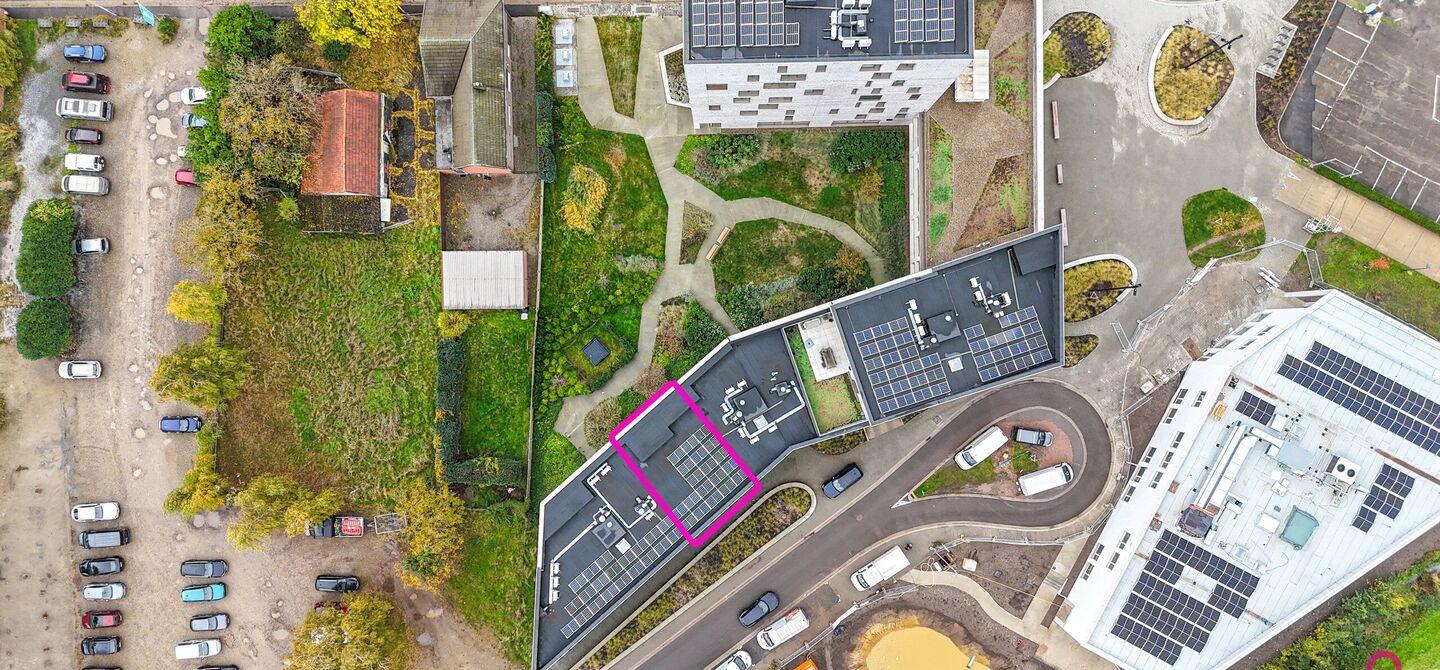 Bij ImmoFusion 7/7 “open huis”: klik op onze 3D-TOUR.
Ervaar vastgoed alsof je er zelf doorloopt!
Ontdek dit moderne en energiezuinige appartement aan de August Cuppensstraat 6 bus C05 in het hart van Beringen. Dit instapklaar appartement uit 2021 bi