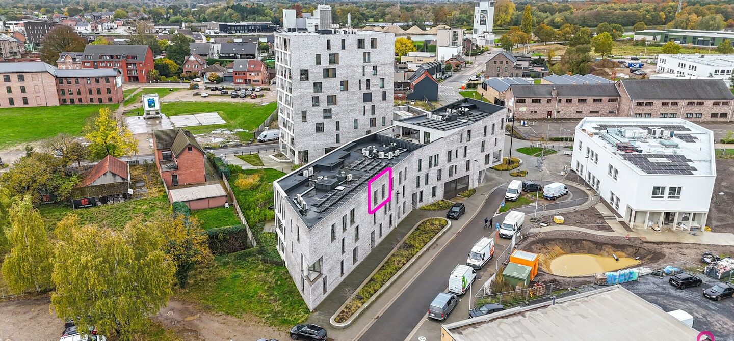 Bij ImmoFusion 7/7 “open huis”: klik op onze 3D-TOUR.
Ervaar vastgoed alsof je er zelf doorloopt!
Ontdek dit moderne en energiezuinige appartement aan de August Cuppensstraat 6 bus C05 in het hart van Beringen. Dit instapklaar appartement uit 2021 bi