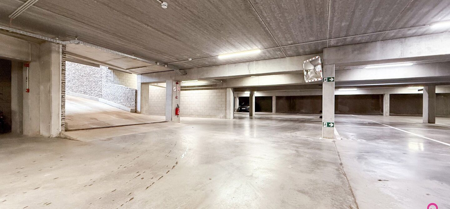 Bij ImmoFusion 7/7 “open huis”: klik op onze 3D-TOUR.
Ervaar vastgoed alsof je er zelf doorloopt!
Ontdek dit moderne en energiezuinige appartement aan de August Cuppensstraat 6 bus C05 in het hart van Beringen. Dit instapklaar appartement uit 2021 bi