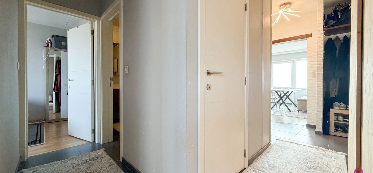 Ben jij op zoek naar een instapklaar appartement met 3 slaapkamers, een ruim terras en een prachtig uitzicht? Lees dan zeker verder.

Op de Zonneweeldelaan te Genk vinden we dit knappe appartement terug op de14de verdieping.
Het gaat hier werkelijkheid om