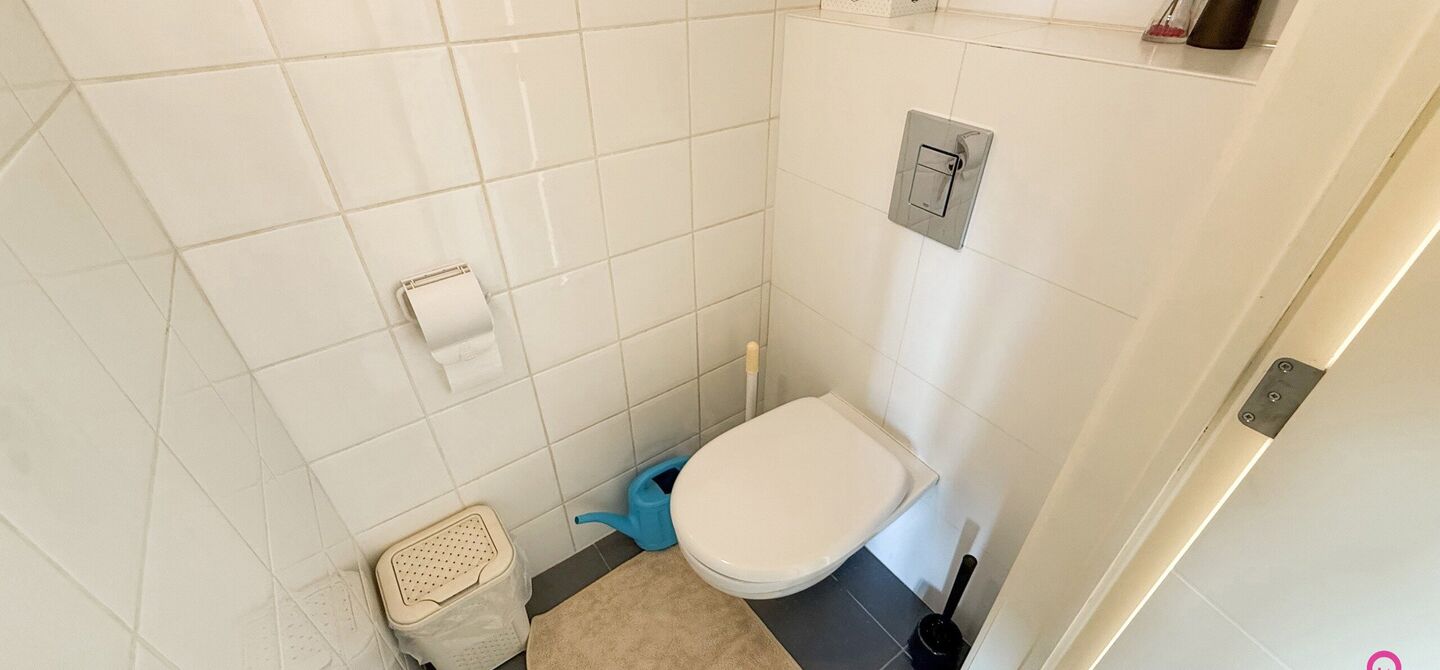 Ben jij op zoek naar een instapklaar appartement met 3 slaapkamers, een ruim terras en een prachtig uitzicht? Lees dan zeker verder.

Op de Zonneweeldelaan te Genk vinden we dit knappe appartement terug op de14de verdieping.
Het gaat hier werkelijkheid om