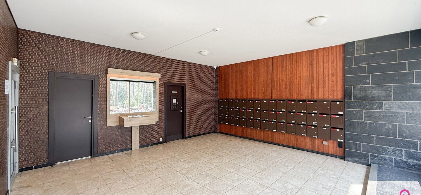 Ben jij op zoek naar een instapklaar appartement met 3 slaapkamers, een ruim terras en een prachtig uitzicht? Lees dan zeker verder.

Op de Zonneweeldelaan te Genk vinden we dit knappe appartement terug op de14de verdieping.
Het gaat hier werkelijkheid om