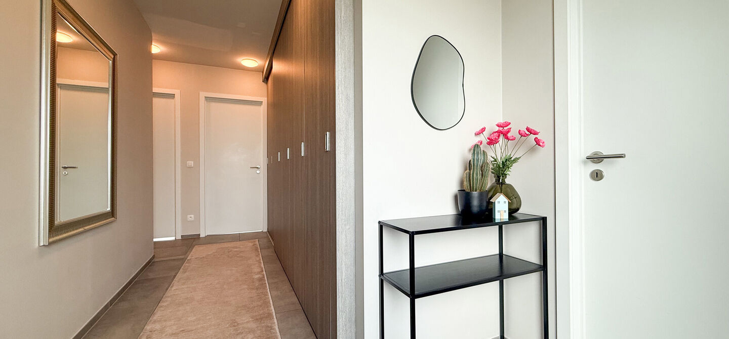 Bij ImmoFusion 7/7 “open huis” : klik op onze 3D-TOUR.

Ervaar vastgoed alsof je er zelf doorloopt!

Op zoek naar een recent, energiezuinig en instapklaar appartement? Dan is dit pareltje uit 2022 misschien wel jouw nieuwe thuis! Gelegen op de Koolmij