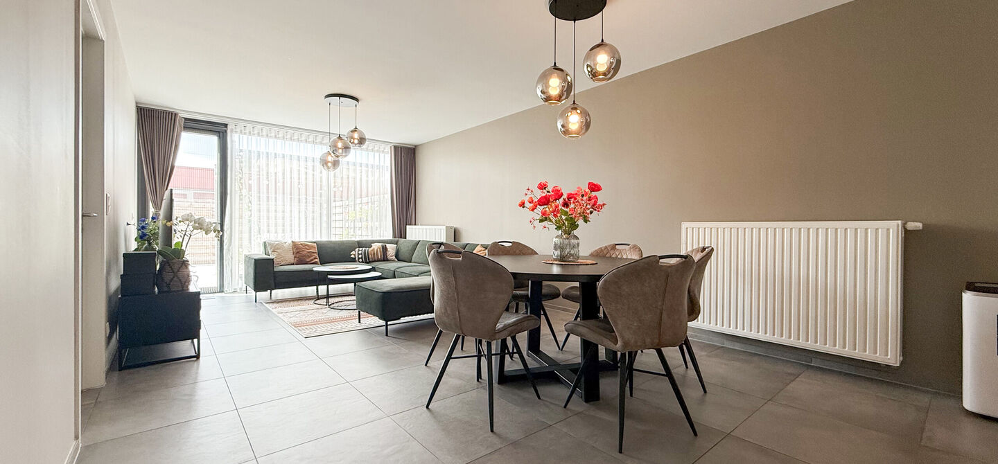 Bij ImmoFusion 7/7 “open huis” : klik op onze 3D-TOUR.

Ervaar vastgoed alsof je er zelf doorloopt!

Op zoek naar een recent, energiezuinig en instapklaar appartement? Dan is dit pareltje uit 2022 misschien wel jouw nieuwe thuis! Gelegen op de Koolmij