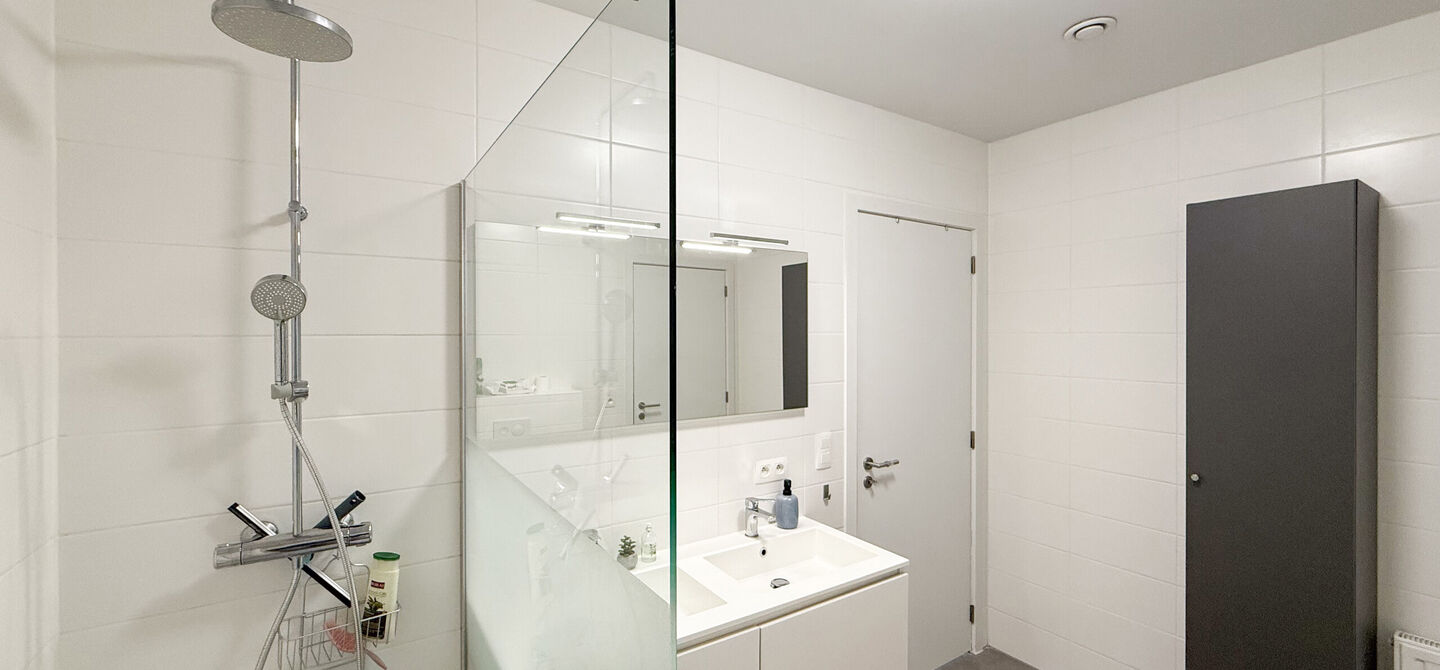 Bij ImmoFusion 7/7 “open huis” : klik op onze 3D-TOUR.

Ervaar vastgoed alsof je er zelf doorloopt!

Op zoek naar een recent, energiezuinig en instapklaar appartement? Dan is dit pareltje uit 2022 misschien wel jouw nieuwe thuis! Gelegen op de Koolmij