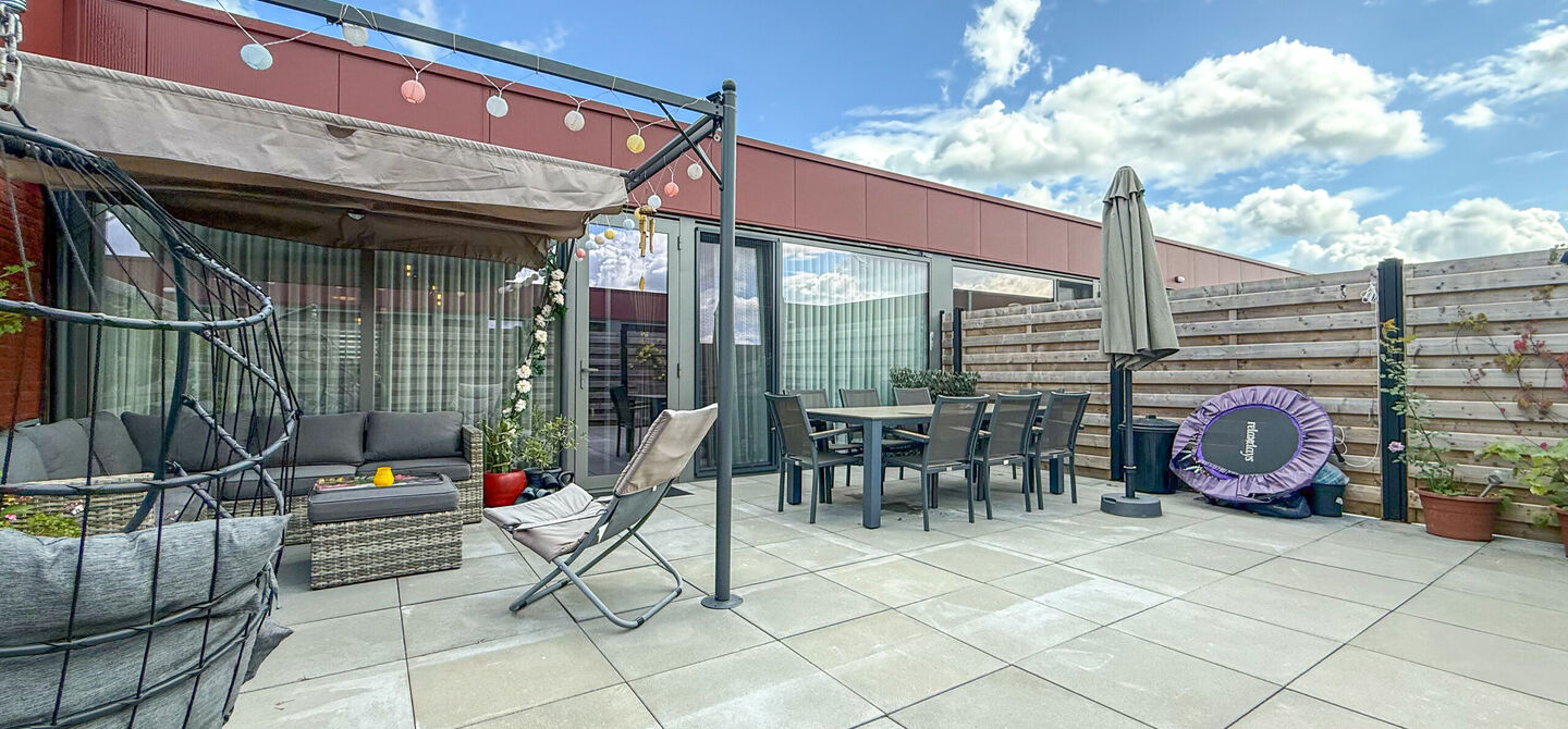 Bij ImmoFusion 7/7 “open huis” : klik op onze 3D-TOUR.

Ervaar vastgoed alsof je er zelf doorloopt!

Op zoek naar een recent, energiezuinig en instapklaar appartement? Dan is dit pareltje uit 2022 misschien wel jouw nieuwe thuis! Gelegen op de Koolmij