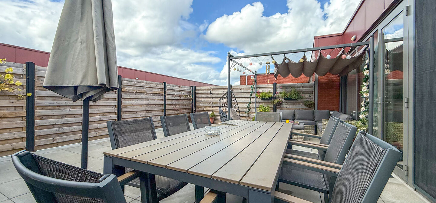 Bij ImmoFusion 7/7 “open huis” : klik op onze 3D-TOUR.

Ervaar vastgoed alsof je er zelf doorloopt!

Op zoek naar een recent, energiezuinig en instapklaar appartement? Dan is dit pareltje uit 2022 misschien wel jouw nieuwe thuis! Gelegen op de Koolmij