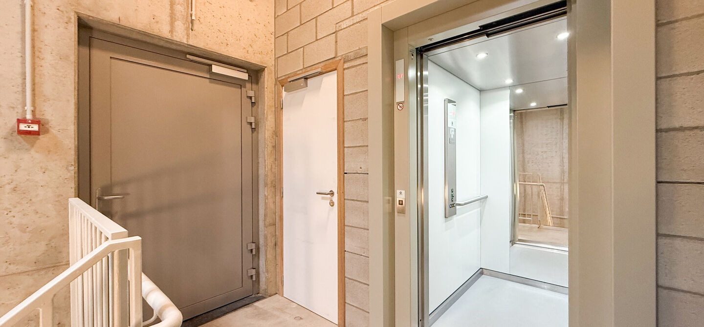 Bij ImmoFusion 7/7 “open huis” : klik op onze 3D-TOUR.

Ervaar vastgoed alsof je er zelf doorloopt!

Op zoek naar een recent, energiezuinig en instapklaar appartement? Dan is dit pareltje uit 2022 misschien wel jouw nieuwe thuis! Gelegen op de Koolmij