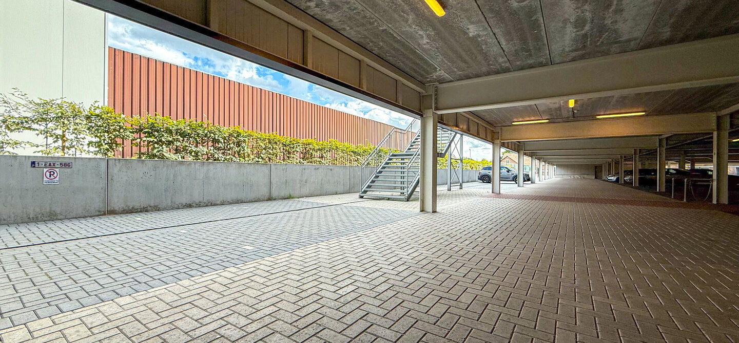 Bij ImmoFusion 7/7 “open huis” : klik op onze 3D-TOUR.

Ervaar vastgoed alsof je er zelf doorloopt!

Op zoek naar een recent, energiezuinig en instapklaar appartement? Dan is dit pareltje uit 2022 misschien wel jouw nieuwe thuis! Gelegen op de Koolmij