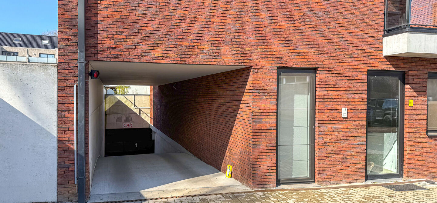 Ervaar bij ImmoFusion 7/7 &ldquo;open huis&rdquo; : klik op onze 3D-TOUR.
Ervaar vastgoed alsof je er zelf doorloopt!

Welkom in dit recent en energiezuinig appartement, gebouwd in 2022, ideaal gelegen in het centrum van Heusden. Dit instapklare appartement combi
