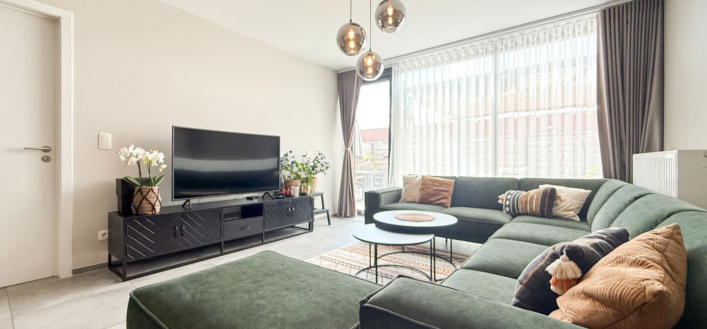 Bij ImmoFusion 7/7 “open huis” : klik op onze 3D-TOUR.

Ervaar vastgoed alsof je er zelf doorloopt!

Op zoek naar een recent, energiezuinig en instapklaar appartement? Dan is dit pareltje uit 2022 misschien wel jouw nieuwe thuis! Gelegen op de Koolmij