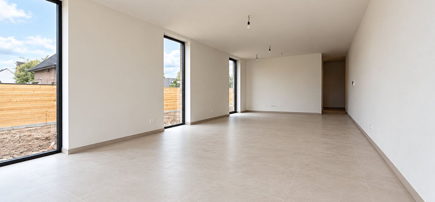 Stijlvol wonen, omringd door rust en natuur, met alle comfort van hedendaags nieuwbouw.
Stel je voor: wakker worden in een groene omgeving, genieten van je ochtendkoffie op je eigen terras en na een drukke dag helemaal tot rust komen in je eigen tuin. Da