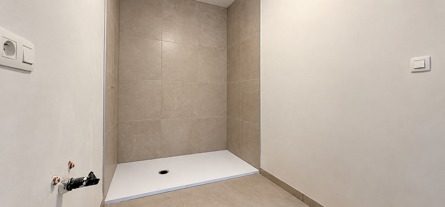 Stijlvol wonen, omringd door rust en natuur, met alle comfort van hedendaags nieuwbouw.
Stel je voor: wakker worden in een groene omgeving, genieten van je ochtendkoffie op je eigen terras en na een drukke dag helemaal tot rust komen in je eigen tuin. Da