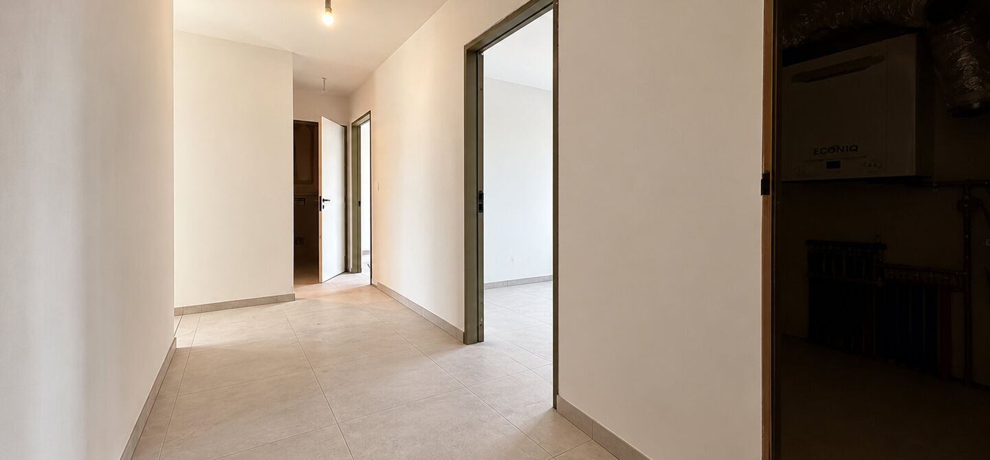 Stijlvol wonen, omringd door rust en natuur, met alle comfort van hedendaags nieuwbouw.
Stel je voor: wakker worden in een groene omgeving, genieten van je ochtendkoffie op je eigen terras en na een drukke dag helemaal tot rust komen in je eigen tuin. Da