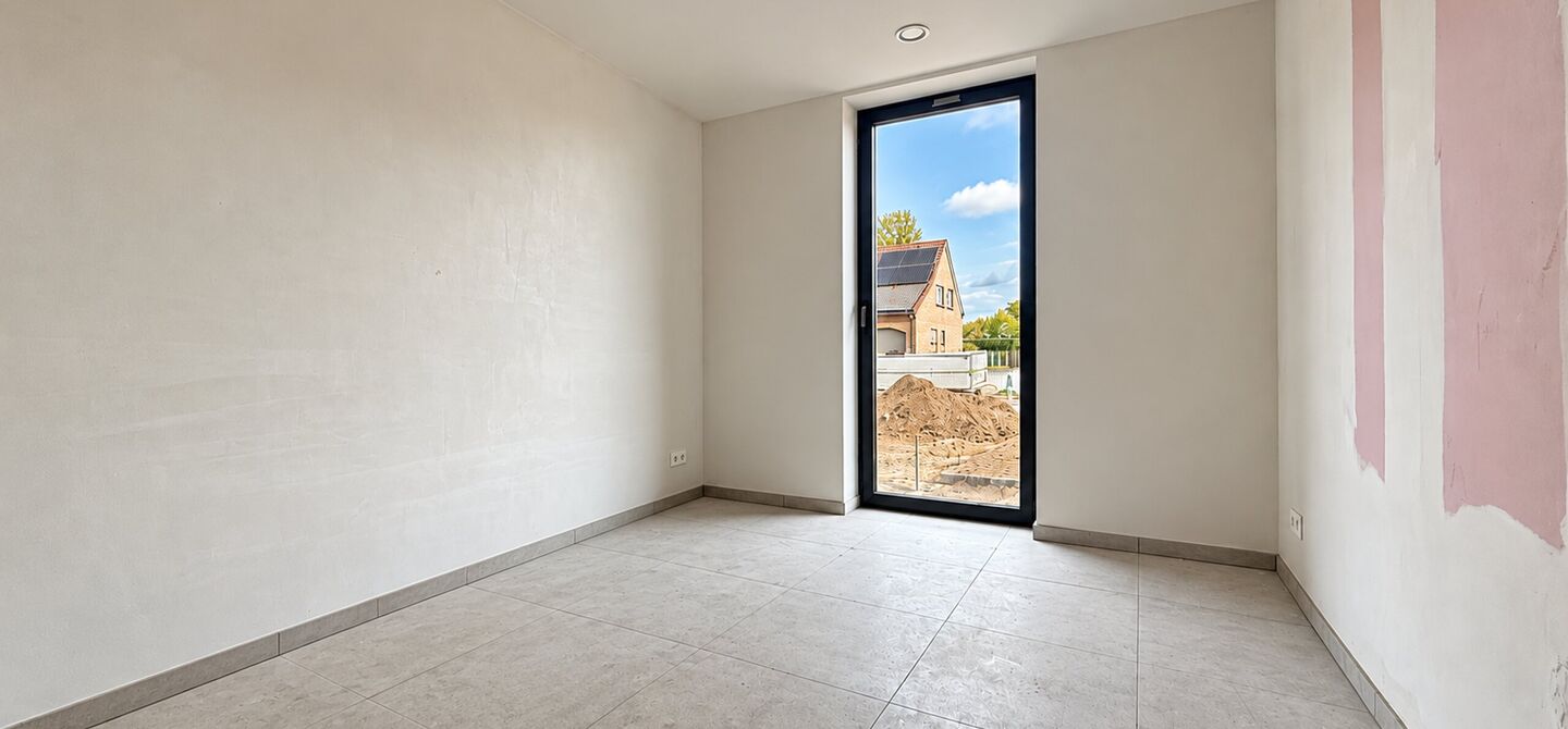 Stijlvol wonen, omringd door rust en natuur, met alle comfort van hedendaags nieuwbouw.
Stel je voor: wakker worden in een groene omgeving, genieten van je ochtendkoffie op je eigen terras en na een drukke dag helemaal tot rust komen in je eigen tuin. Da