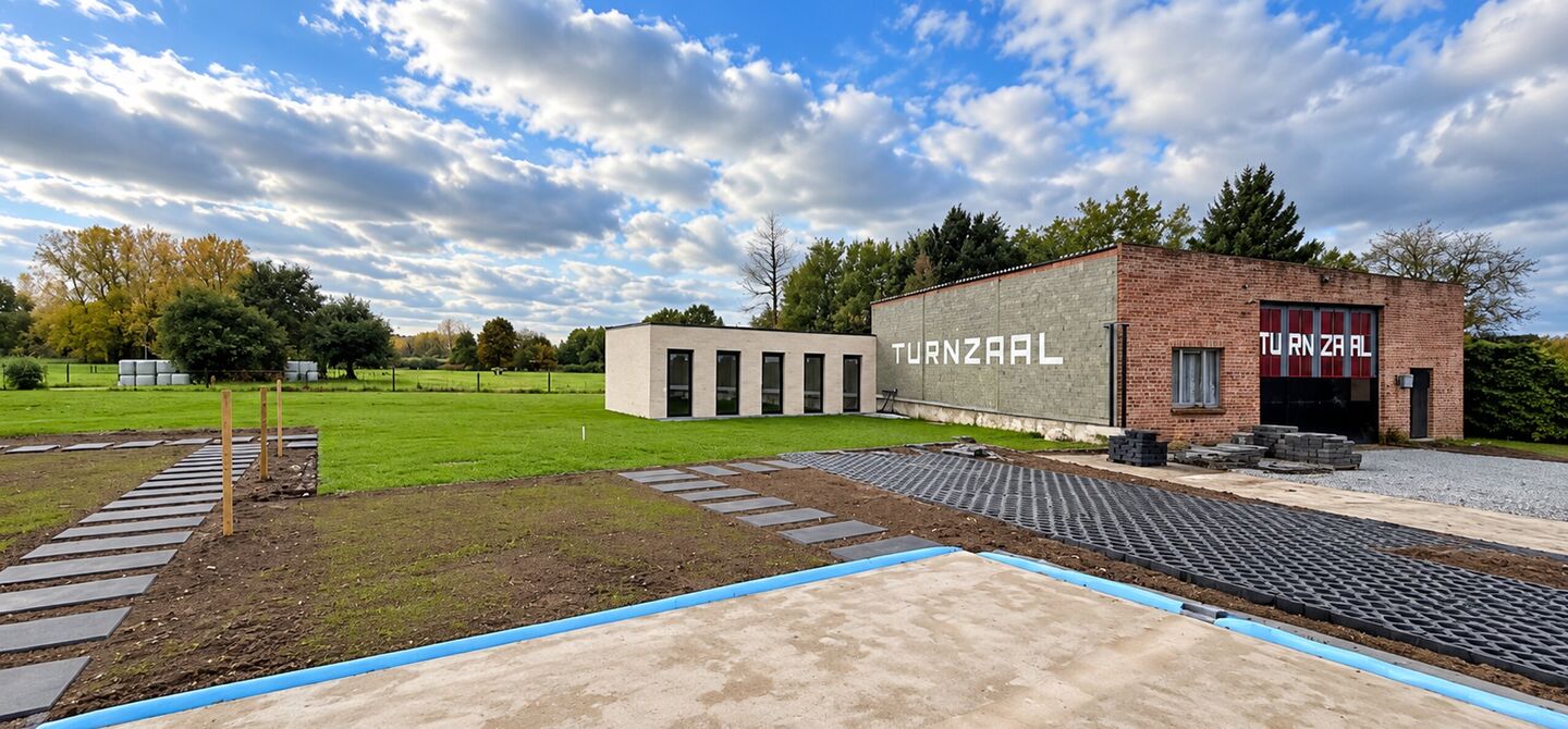 Stijlvol wonen, omringd door rust en natuur, met alle comfort van hedendaags nieuwbouw.
Stel je voor: wakker worden in een groene omgeving, genieten van je ochtendkoffie op je eigen terras en na een drukke dag helemaal tot rust komen in je eigen tuin. Da