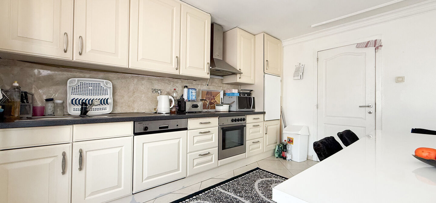 Bij ImmoFusion 7/7 “open huis”: klik op onze 3D-TOUR.
Ervaar vastgoed alsof je er zelf doorloopt!

Welkom in dit verrassend ruime en lichtrijke appartement, ideaal gelegen in Zonhoven! Met een bewoonbare oppervlakte van maar liefst 114m², 3 slaapkame