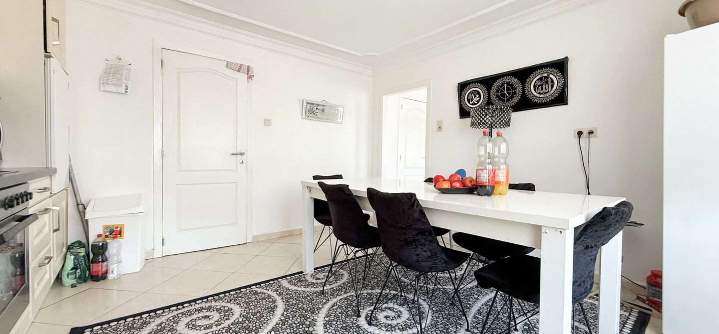 Bij ImmoFusion 7/7 “open huis”: klik op onze 3D-TOUR.
Ervaar vastgoed alsof je er zelf doorloopt!

Welkom in dit verrassend ruime en lichtrijke appartement, ideaal gelegen in Zonhoven! Met een bewoonbare oppervlakte van maar liefst 114m², 3 slaapkame
