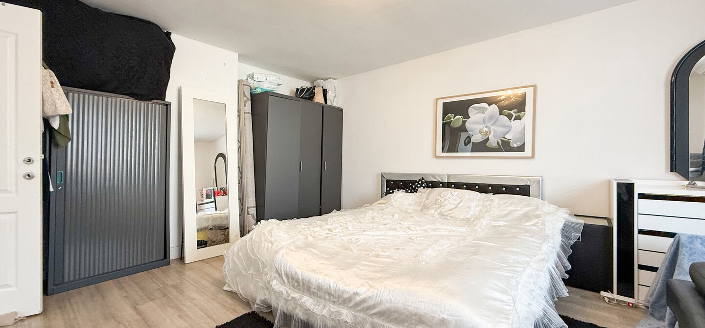 Bij ImmoFusion 7/7 “open huis”: klik op onze 3D-TOUR.
Ervaar vastgoed alsof je er zelf doorloopt!

Welkom in dit verrassend ruime en lichtrijke appartement, ideaal gelegen in Zonhoven! Met een bewoonbare oppervlakte van maar liefst 114m², 3 slaapkame