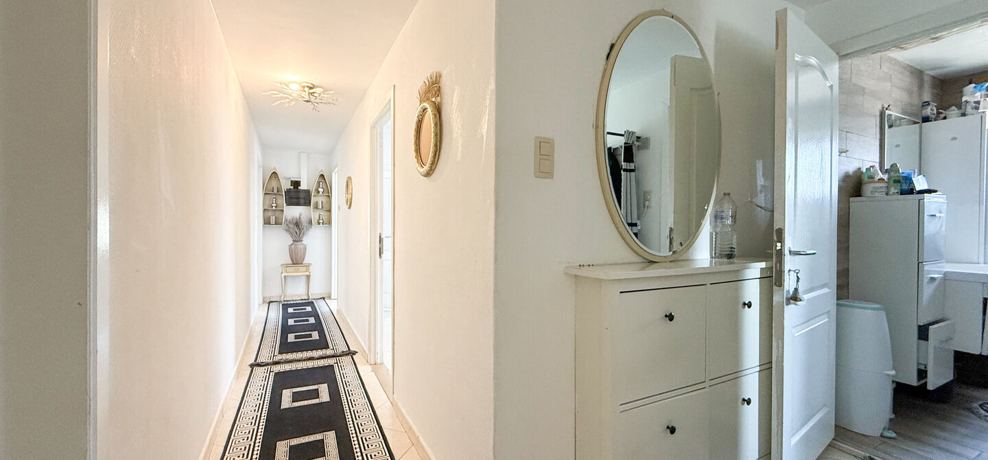 Bij ImmoFusion 7/7 “open huis”: klik op onze 3D-TOUR.
Ervaar vastgoed alsof je er zelf doorloopt!

Welkom in dit verrassend ruime en lichtrijke appartement, ideaal gelegen in Zonhoven! Met een bewoonbare oppervlakte van maar liefst 114m², 3 slaapkame