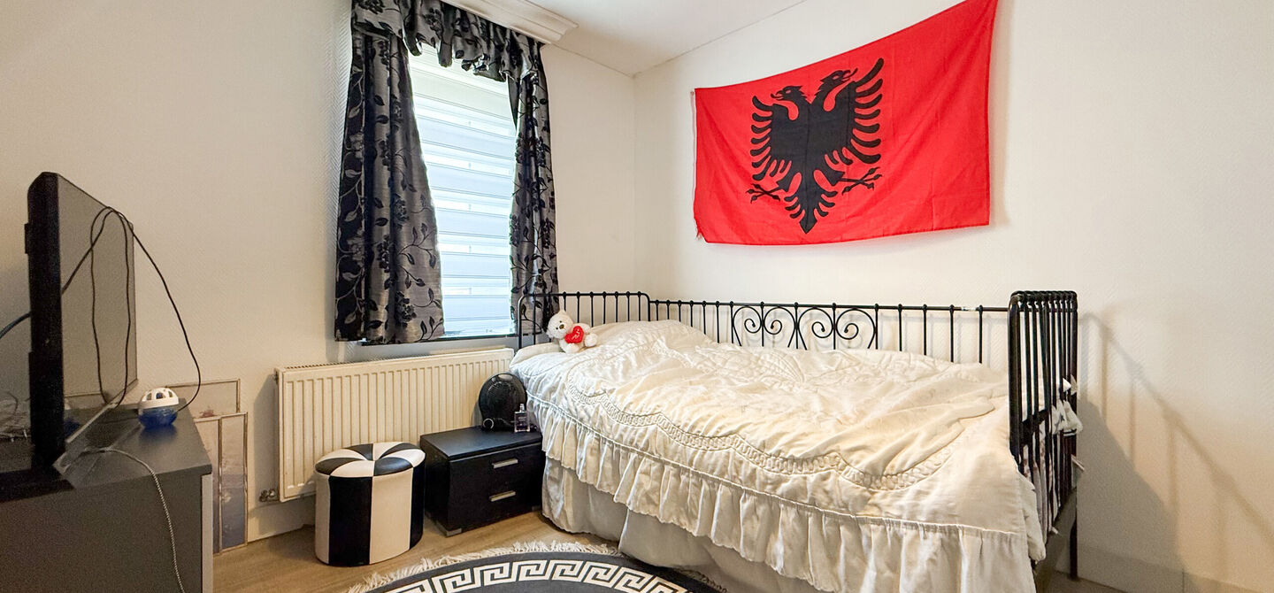 Bij ImmoFusion 7/7 “open huis”: klik op onze 3D-TOUR.
Ervaar vastgoed alsof je er zelf doorloopt!

Welkom in dit verrassend ruime en lichtrijke appartement, ideaal gelegen in Zonhoven! Met een bewoonbare oppervlakte van maar liefst 114m², 3 slaapkame
