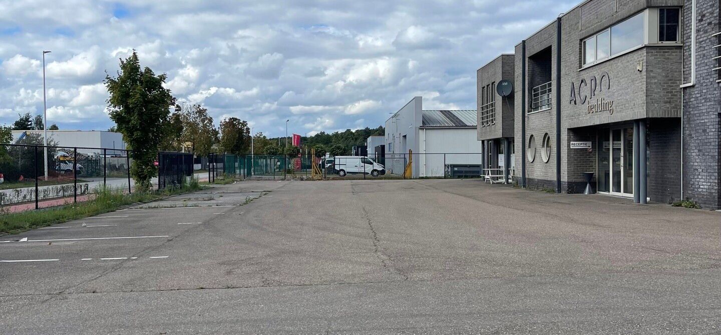 Bedrijfsgebouw te huur in Oudsbergen