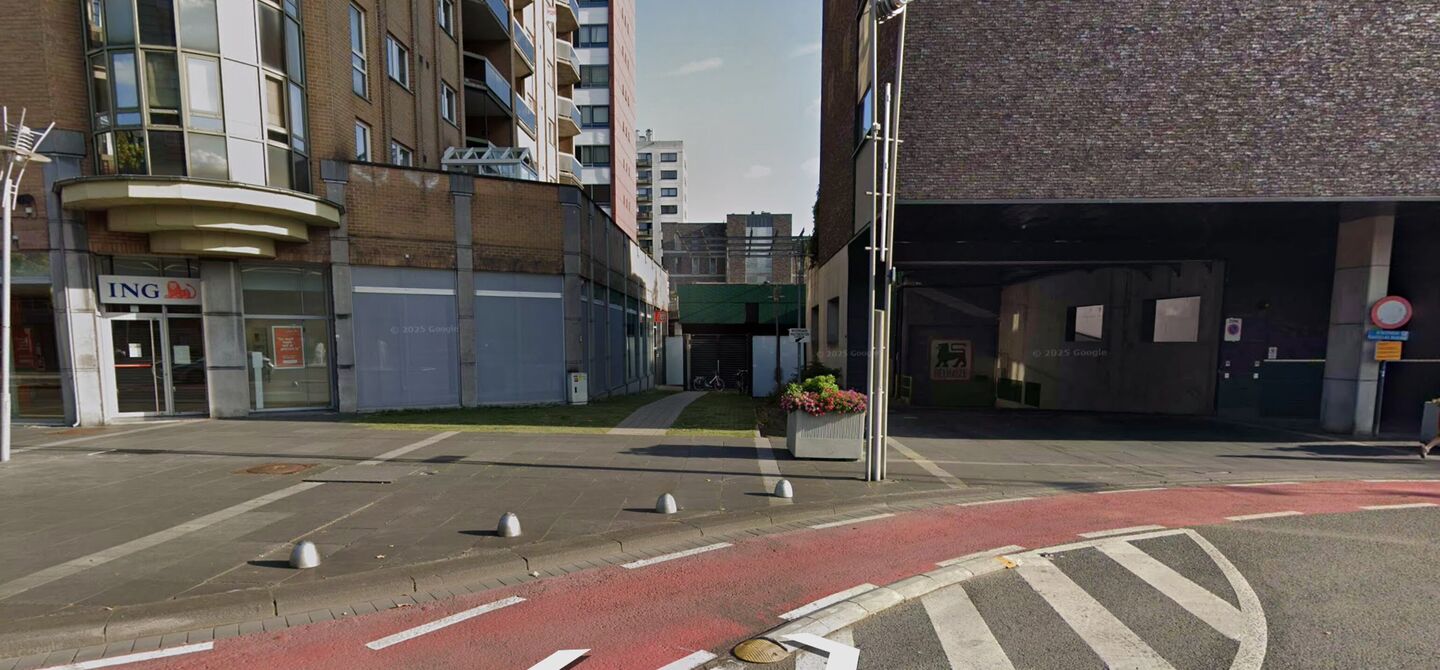 Binnenstaanplaats te koop in Genk