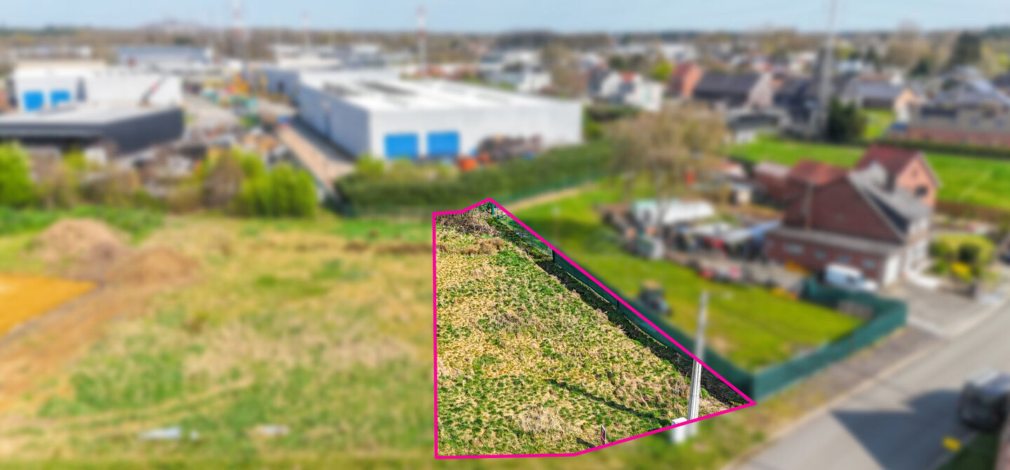 Deze bouwgrond heeft een oppervlakte van 6a 90ca en is gelegen op de Meelbergstraat.
Het perceel is uitstekend gelegen. Te voet ben je maar enkele minuten verwijderd van de Paalse plas! Scholen, sportverenigingen en het openbaar vervoer liggen ook heel v