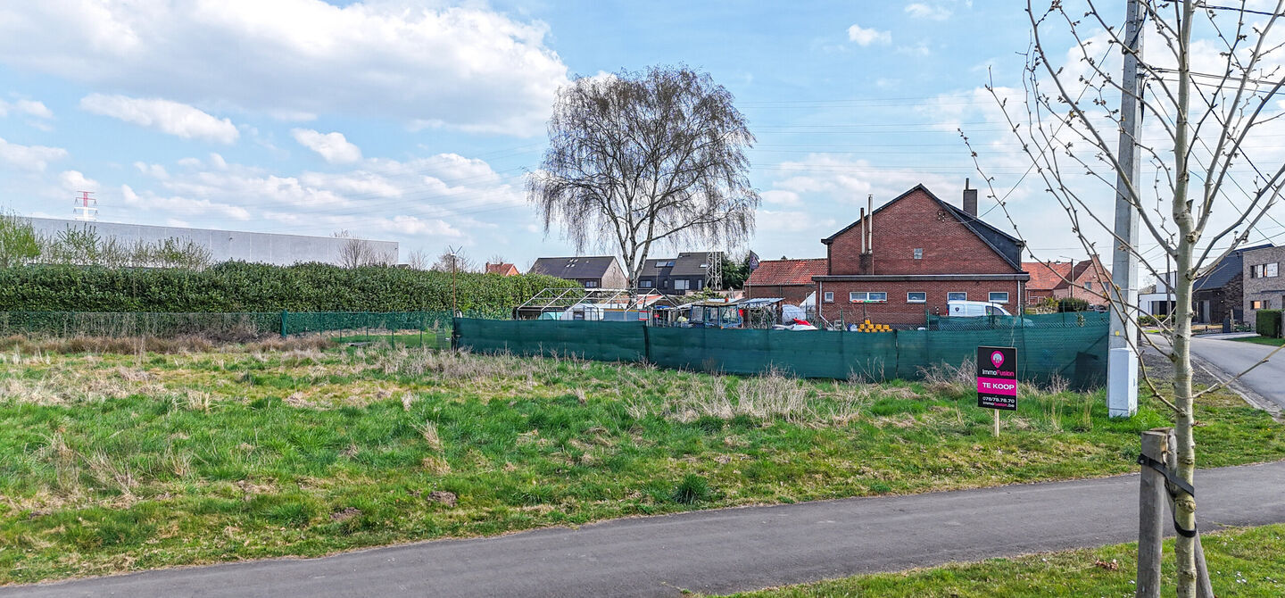Deze bouwgrond heeft een oppervlakte van 6a 90ca en is gelegen op de Meelbergstraat.
Het perceel is uitstekend gelegen. Te voet ben je maar enkele minuten verwijderd van de Paalse plas! Scholen, sportverenigingen en het openbaar vervoer liggen ook heel v
