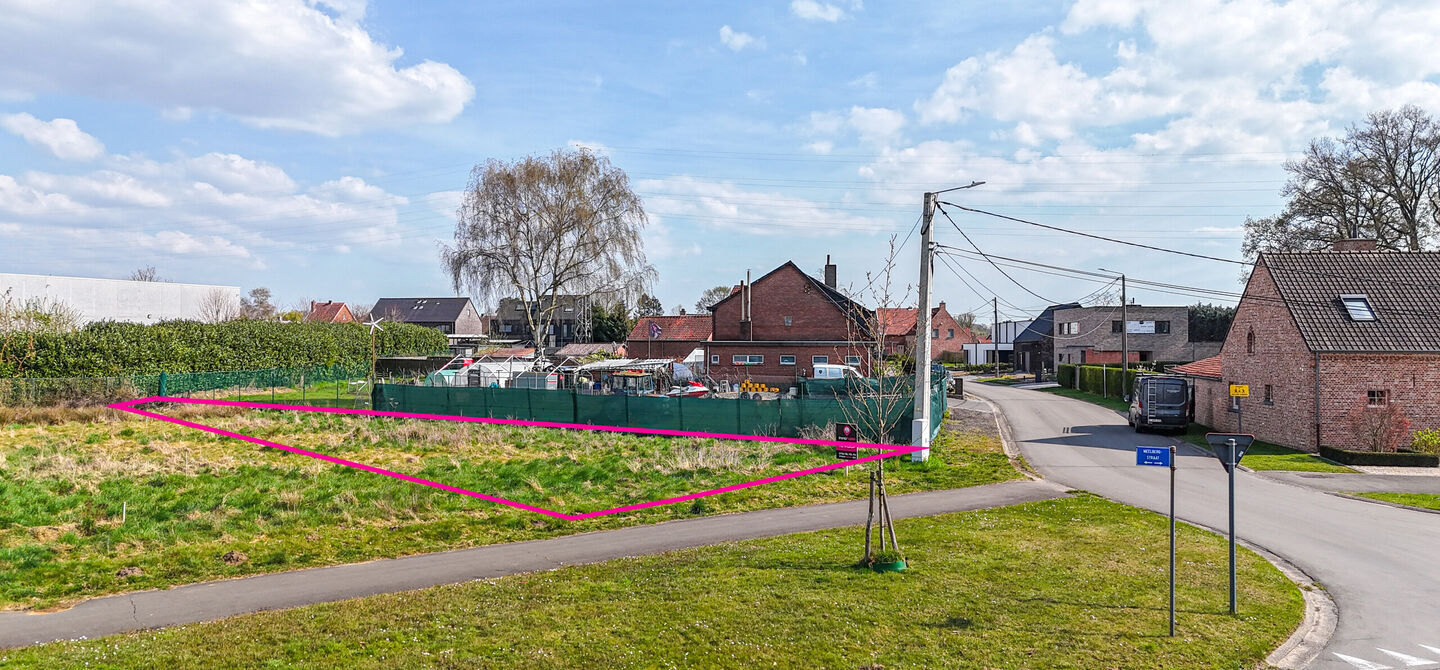 Deze bouwgrond heeft een oppervlakte van 6a 90ca en is gelegen op de Meelbergstraat.
Het perceel is uitstekend gelegen. Te voet ben je maar enkele minuten verwijderd van de Paalse plas! Scholen, sportverenigingen en het openbaar vervoer liggen ook heel v