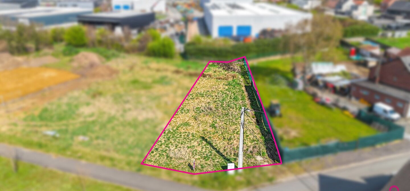 Deze bouwgrond heeft een oppervlakte van 6a 90ca en is gelegen op de Meelbergstraat. 

Het perceel is uitstekend gelegen. Te voet ben je maar enkele minuten verwijderd van de Paalse plas! Scholen, sportverenigingen en het openbaar vervoer liggen ook heel 