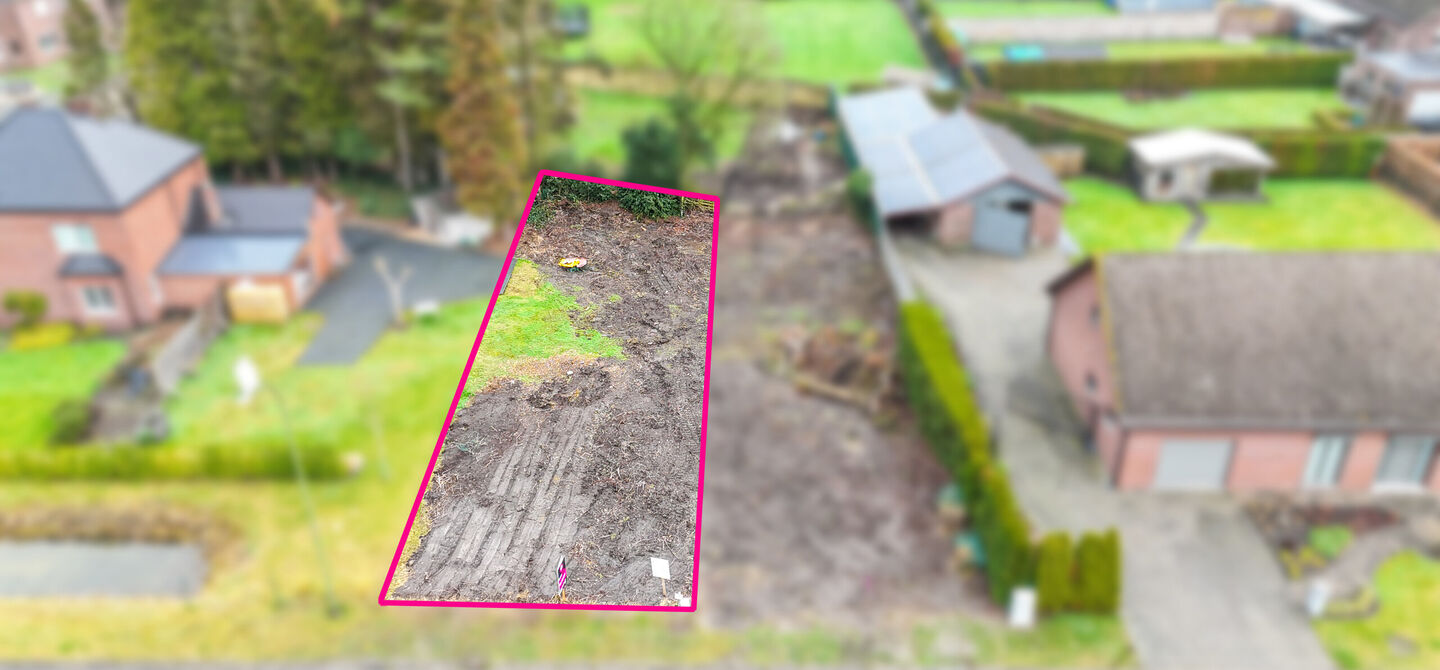 Rustig gelegen bouwperceel met vergunde plannen &ndash; onmiddellijk bouwklaar

Bij ImmoFusion 7/7 &ldquo;open huis&rdquo;: klik op onze 3D-TOUR en ervaar vastgoed alsof je er zelf doorloopt!

In de Vloosstraat te Leopoldsburg vinden we deze bouwgrond voor halfopen b