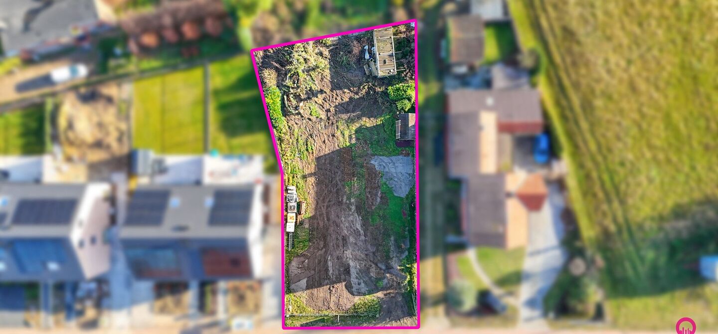 Ontdek deze centraal gelegen bouwgrond voor open bebouwing in de Vinnehoekstraat 12 te Lummen, gelegen in een woongebied met landelijk karakter. Het perceel van 7are 31ca beschikt over een mooie perceelbreedte van 18 meter, wat je veel vrijheid geeft voor