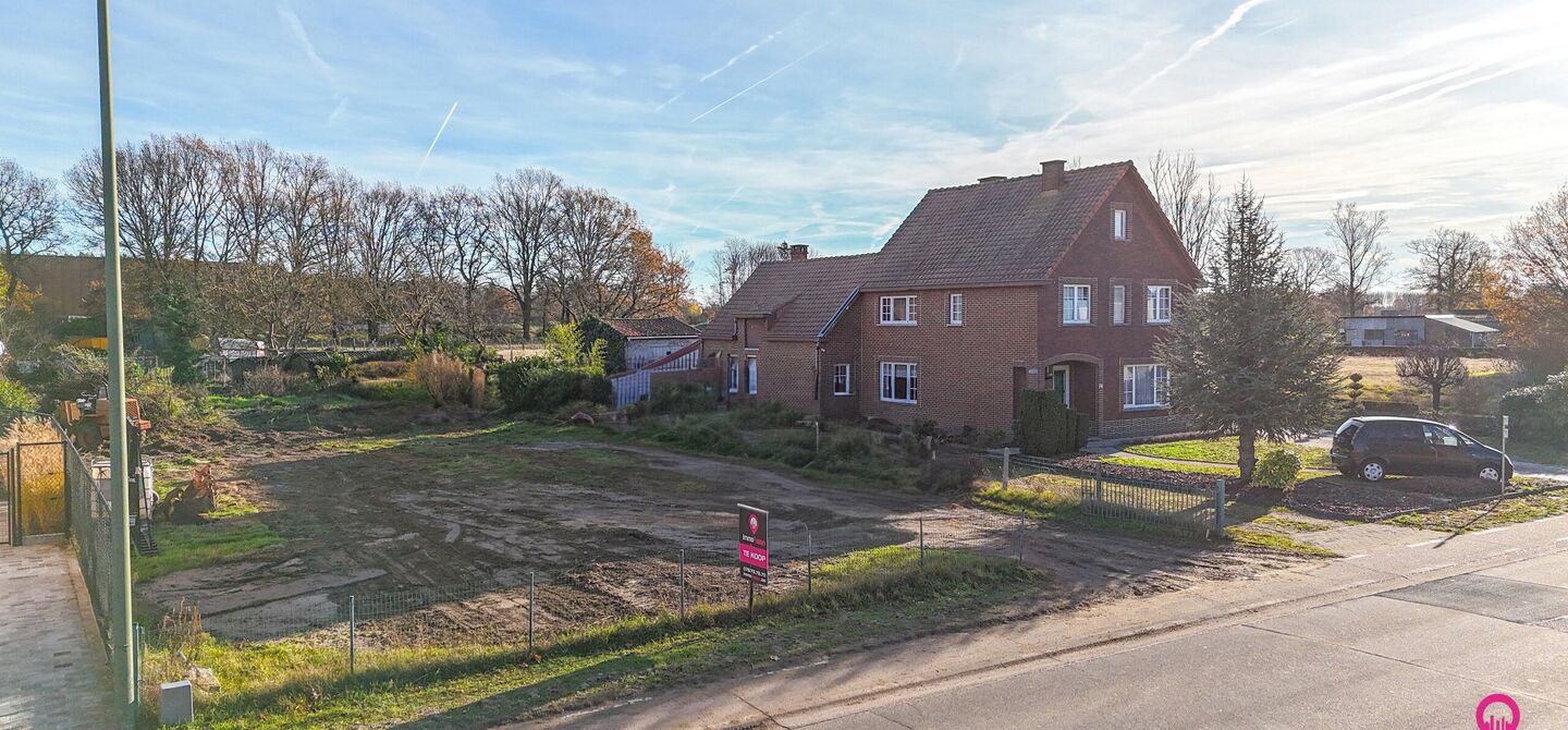 Ontdek deze centraal gelegen bouwgrond voor open bebouwing in de Vinnehoekstraat 12 te Lummen, gelegen in een woongebied met landelijk karakter. Het perceel van 7are 31ca beschikt over een mooie perceelbreedte van 18 meter, wat je veel vrijheid geeft voor