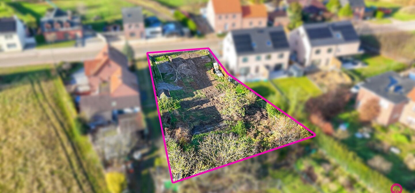 Ontdek deze centraal gelegen bouwgrond voor open bebouwing in de Vinnehoekstraat 12 te Lummen, gelegen in een woongebied met landelijk karakter. Het perceel van 7are 31ca beschikt over een mooie perceelbreedte van 18 meter, wat je veel vrijheid geeft voor