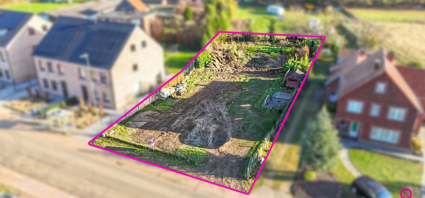 Ontdek deze centraal gelegen bouwgrond voor open bebouwing in de Vinnehoekstraat 12 te Lummen, gelegen in een woongebied met landelijk karakter. Het perceel van 7are 31ca beschikt over een mooie perceelbreedte van 18 meter, wat je veel vrijheid geeft voor