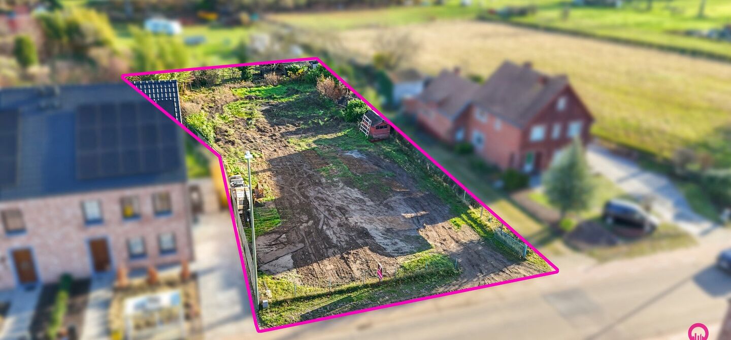 Ontdek deze centraal gelegen bouwgrond voor open bebouwing in de Vinnehoekstraat 12 te Lummen, gelegen in een woongebied met landelijk karakter. Het perceel van 7are 31ca beschikt over een mooie perceelbreedte van 18 meter, wat je veel vrijheid geeft voor