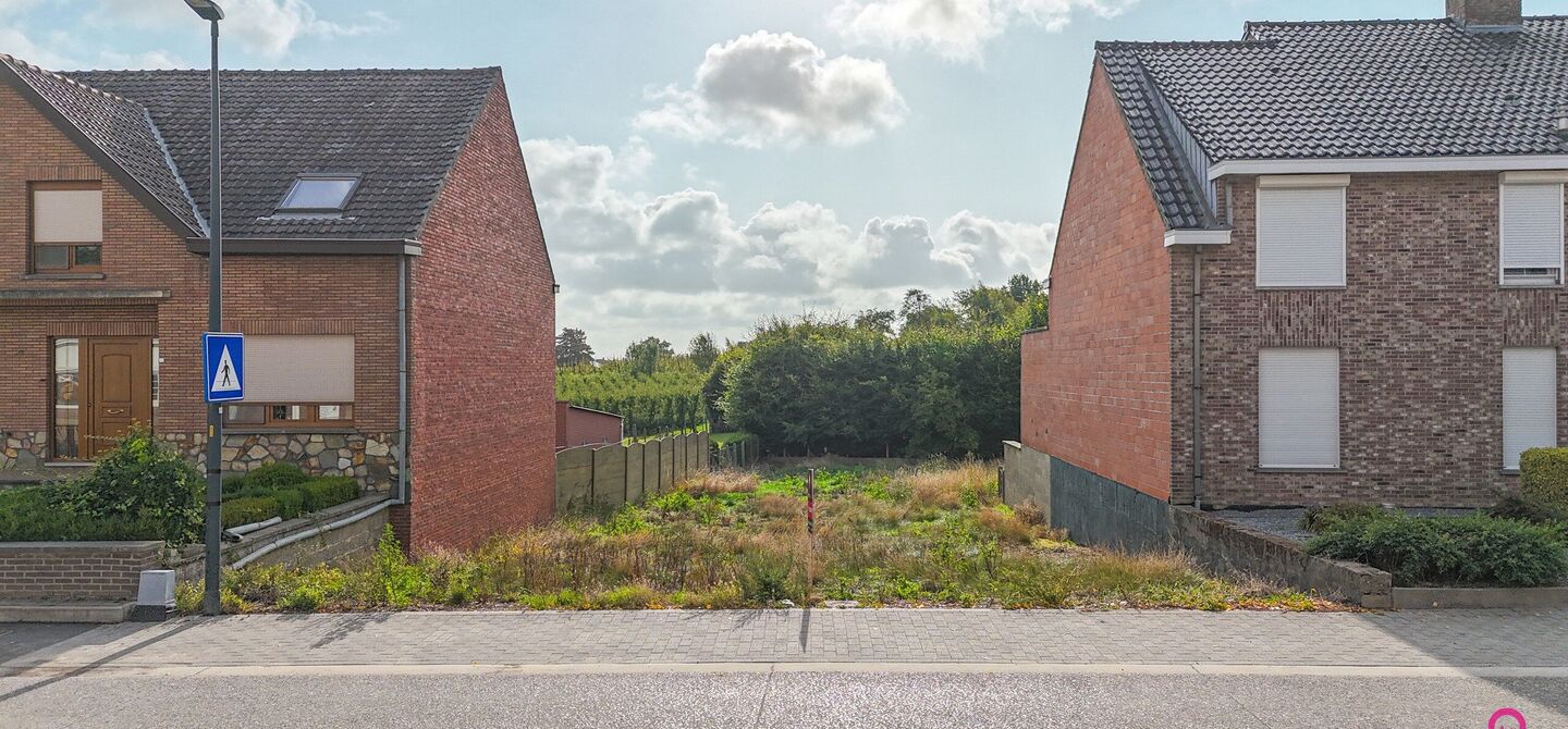 Ontdek deze zeldzame kans in het hart van Engelsmanshoven: een schitterend bouwperceel op Driewilgenstraat met alle troeven voor wie droomt van een landelijke thuisbasi
Ligging & Perceel
•	Percelen van ca. 550 m²: ideaal voor een comfortabele woning me