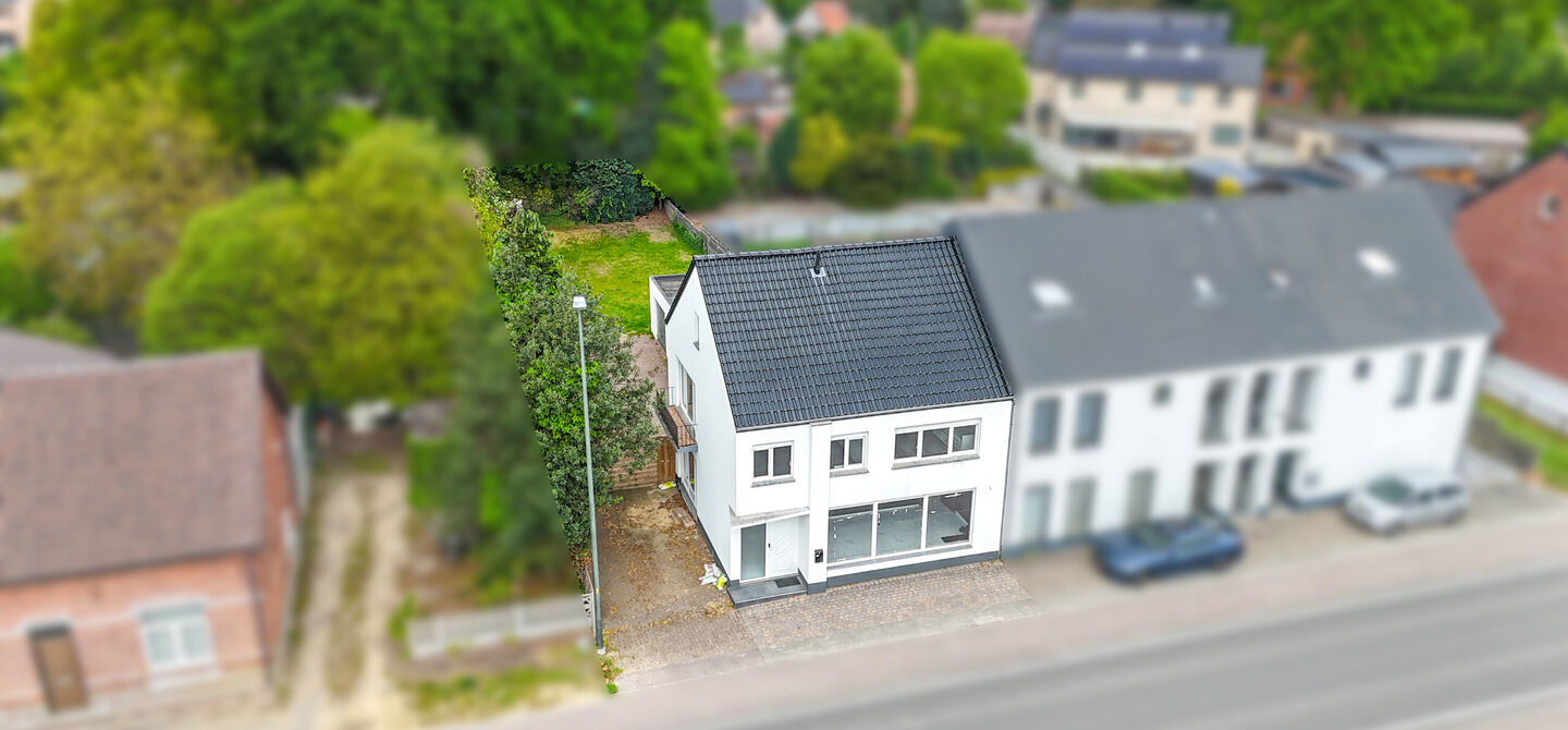 Bij ImmoFusion 7/7 “open huis” : klik op onze 3D-TOUR.
Ervaar vastgoed alsof je er zelf doorloopt!

Net buiten het centrum van Koersel vind je deze woning op een centrale locatie. Een mooie ligging: je wandelt naar het school op enkele minuutjes tijd,