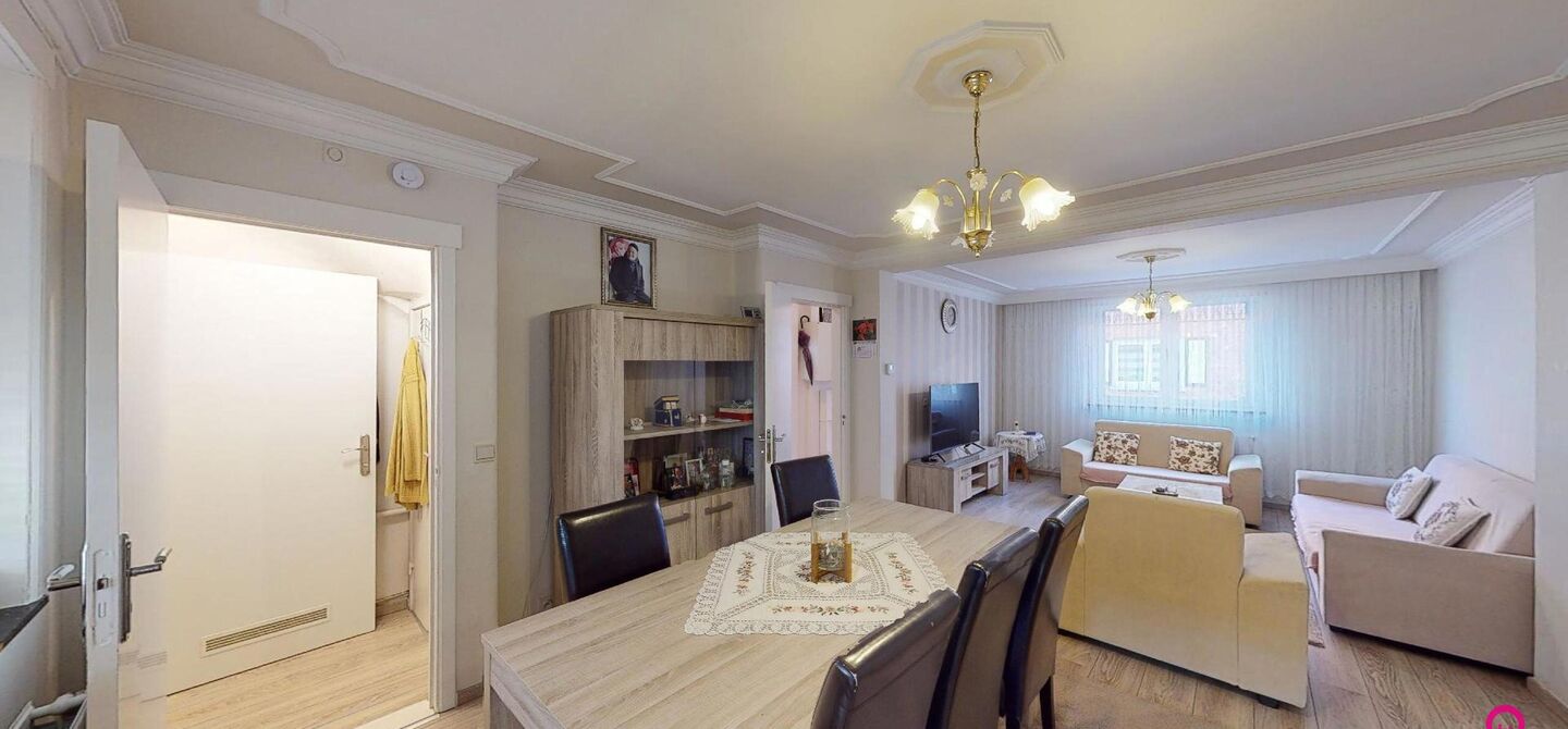 Bij ImmoFusion 7/7 “open huis” : klik op onze 3D-TOUR.
Ervaar vastgoed alsof je er zelf doorloopt!

Ben je op zoek naar een instapklare rijwoning met drie slaapkamers? Droom je van een rustige omgeving zonder het bruisende stadsleven op te geven? Dan 