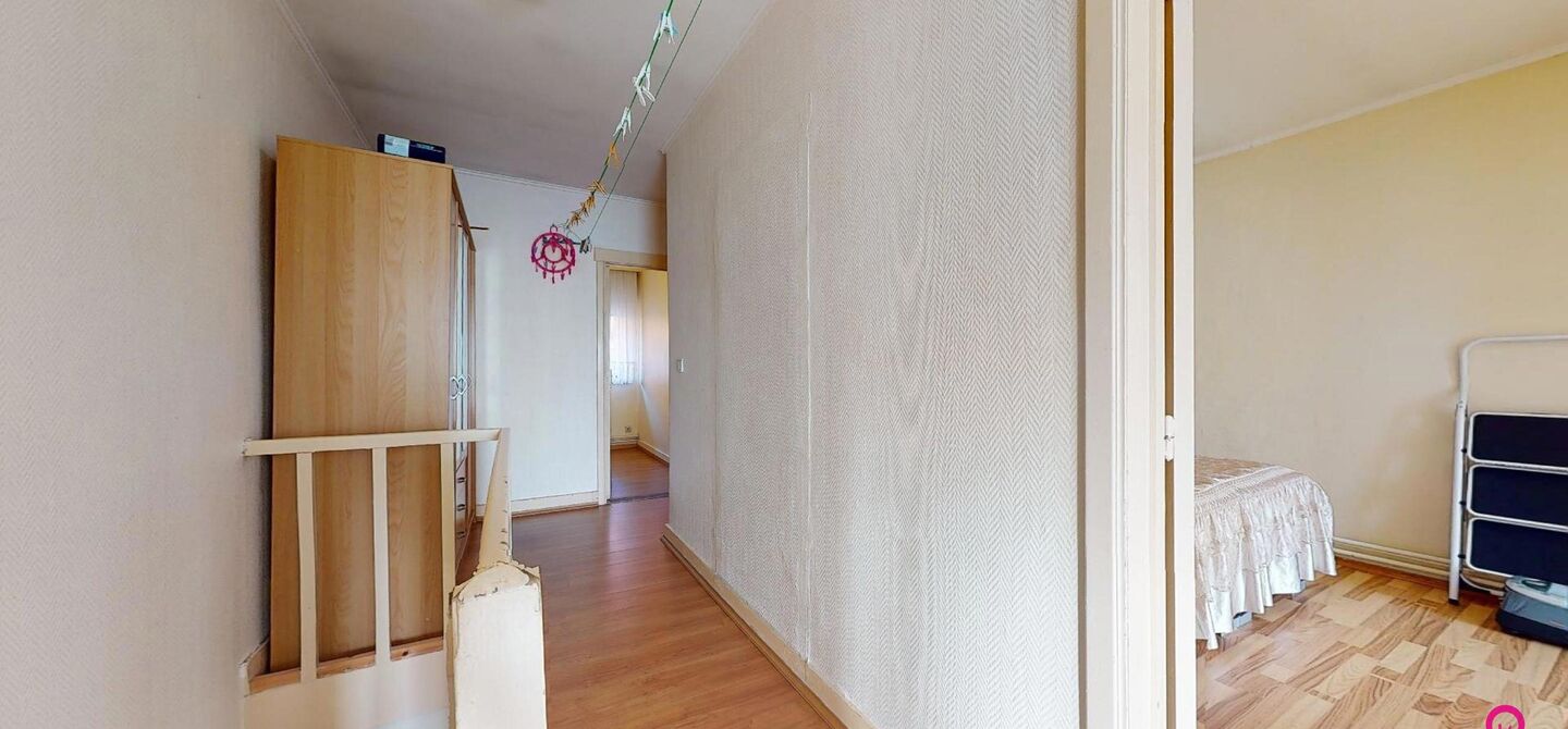 Bij ImmoFusion 7/7 “open huis” : klik op onze 3D-TOUR.
Ervaar vastgoed alsof je er zelf doorloopt!

Ben je op zoek naar een instapklare rijwoning met drie slaapkamers? Droom je van een rustige omgeving zonder het bruisende stadsleven op te geven? Dan 