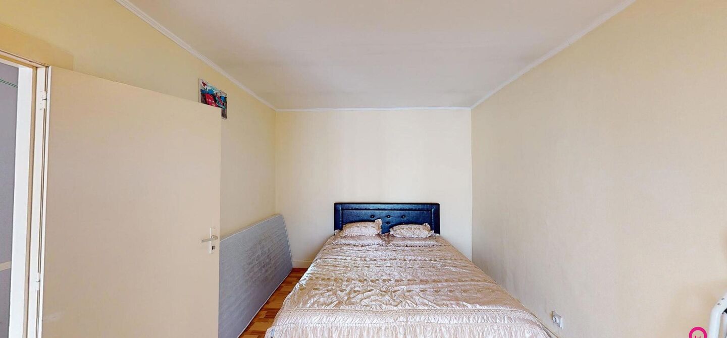 Bij ImmoFusion 7/7 “open huis” : klik op onze 3D-TOUR.
Ervaar vastgoed alsof je er zelf doorloopt!

Ben je op zoek naar een instapklare rijwoning met drie slaapkamers? Droom je van een rustige omgeving zonder het bruisende stadsleven op te geven? Dan 