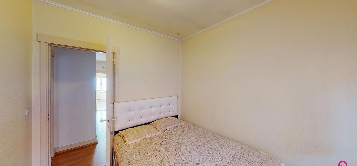 Bij ImmoFusion 7/7 “open huis” : klik op onze 3D-TOUR.
Ervaar vastgoed alsof je er zelf doorloopt!

Ben je op zoek naar een instapklare rijwoning met drie slaapkamers? Droom je van een rustige omgeving zonder het bruisende stadsleven op te geven? Dan 