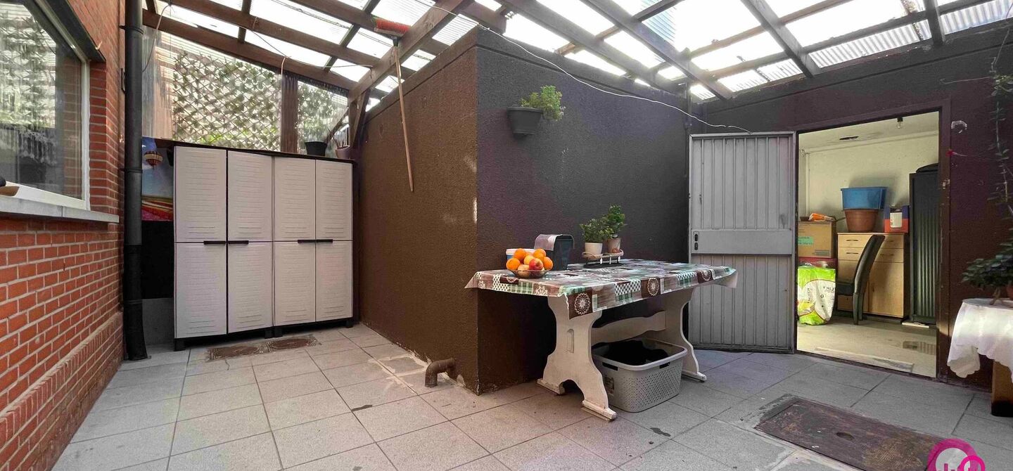 Bij ImmoFusion 7/7 “open huis” : klik op onze 3D-TOUR.
Ervaar vastgoed alsof je er zelf doorloopt!

Ben je op zoek naar een instapklare rijwoning met drie slaapkamers? Droom je van een rustige omgeving zonder het bruisende stadsleven op te geven? Dan 