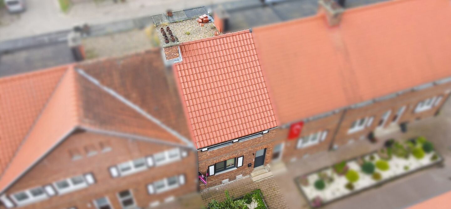 Bij ImmoFusion 7/7 “open huis” : klik op onze 3D-TOUR.
Ervaar vastgoed alsof je er zelf doorloopt!

Ben je op zoek naar een instapklare rijwoning met drie slaapkamers? Droom je van een rustige omgeving zonder het bruisende stadsleven op te geven? Dan 